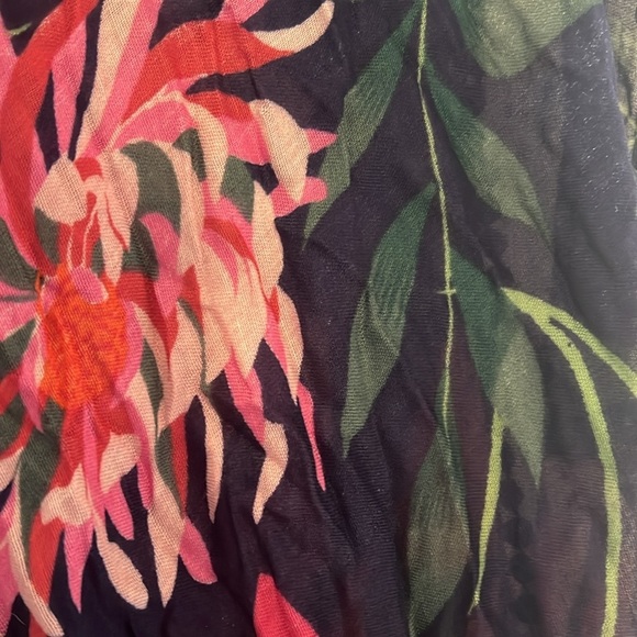 Isaac Mizrahi Floral Scarf 💗 - Picture 3 of 3